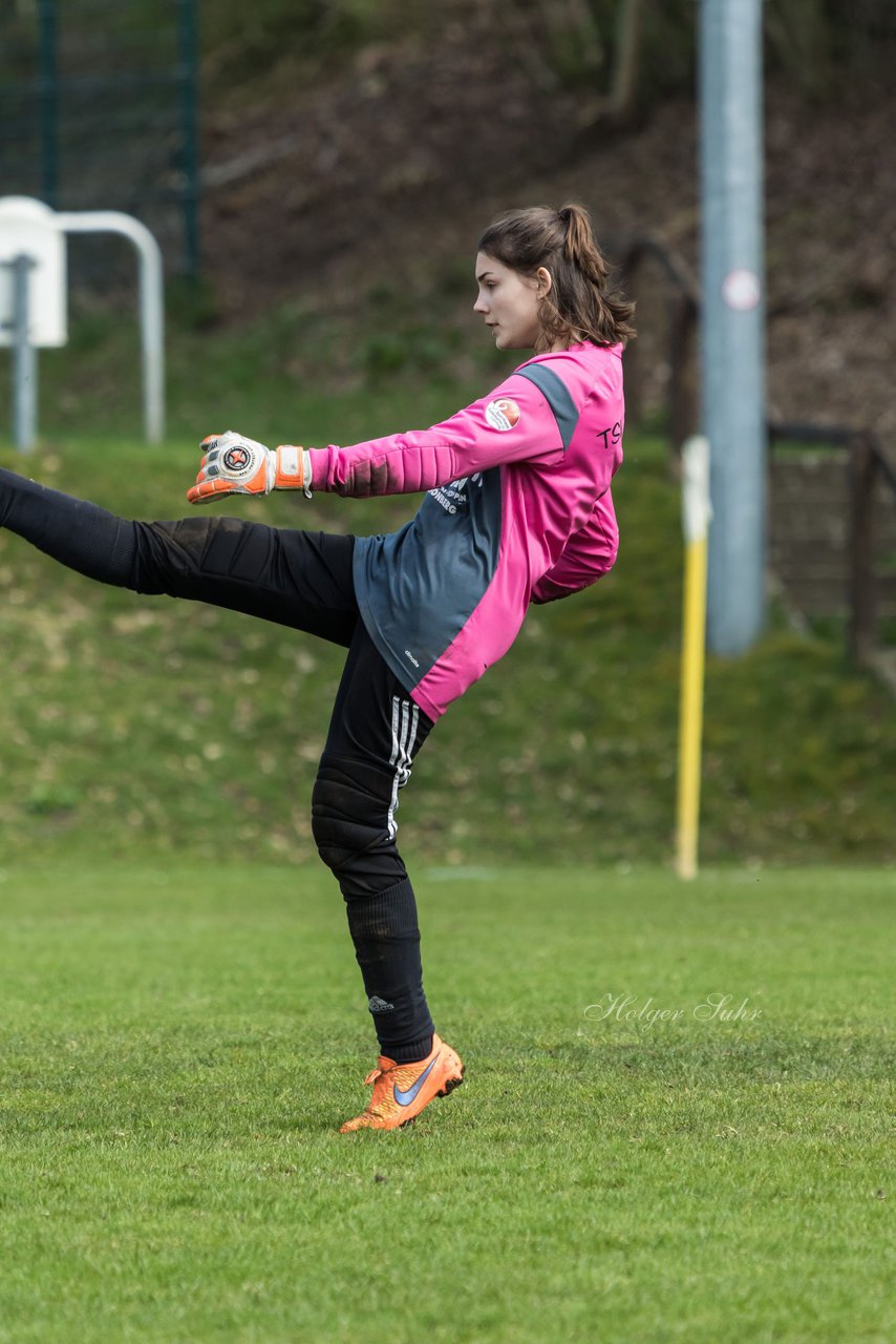 Bild 321 - wBJ SV Henstedt Ulzburg - TSV Schnberg : Ergebnis: 5:2